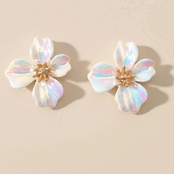Last pair! Iridescent acrylic floral dogwood stud earrings - Picture 5 of 9